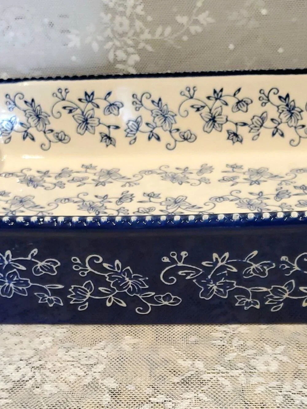 RARE TEMPTATIONS BY TARA FLORAL LACE 4 QT CASSEROLE DISH BLUE & WHITE NEW NO BOX